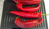 Grilovaná paprika - po řecku (umytá suchá na gril)