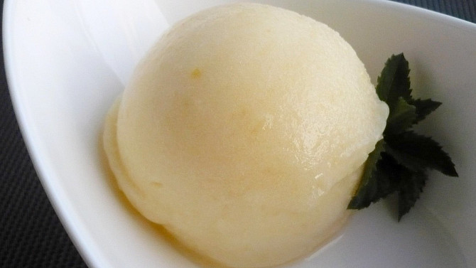 Jablečná zmrzlina s pudinkem - jablečné nanuky