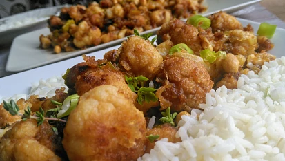 Květákové kung-pao s arašídy, zázvorem a pórkem