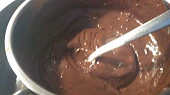 Moučník „à la sachr" s modrými hrozny a čokoládou