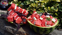 Osvěžující melounové špízy / salát