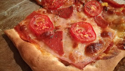 Rychlá pizza "domácí" sýrová a chorizo