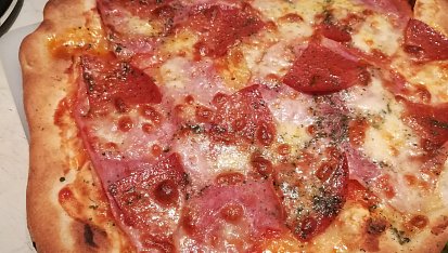 Rychlá pizza "domácí" sýrová a chorizo