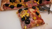 Rychlá pizza "domácí" sýrová a chorizo