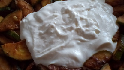 Smetanová kari cuketa s masovými nudličkami