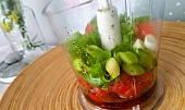 Tomatovo-bylinkové brambory, pečené v jedné nádobě s luncheon- meat
