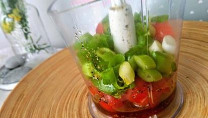 Tomatovo-bylinkové brambory, pečené v jedné nádobě s luncheon- meat