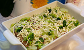 Zapečená tmavá treska s brokolicí a smetanovou omáčkou, Treska na másle s částí brokolice a sýrem