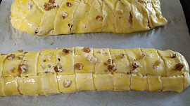 Závin z mraženého listového těsta s jablíčky