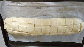 Závin z mraženého listového těsta s jablíčky