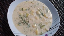 Bramborovo-cuketová polévka s koprem