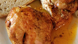 Kuře pečené na talíři - skoro dietní,  ale moc dobré