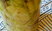 Matjesy z cukety - výtečné, Cuketové matjesy v oleji s malým přídavkem pravých rybích matjesu - delikatesa