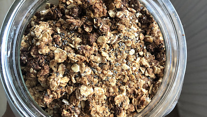 Müsli s arašídovým máslem a skořicí