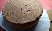 Piškotový dort potažený falešným marcipánem