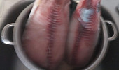 Rybí salát z kapra, který si zamilujete (rozmrazení ryby ve studené vodě cca 30-60 min.)