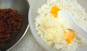 Rýžové koule plněné masovo-houbovou směsí