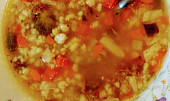 Strouhání do polévky vyrobené v sekáčku (čopru) (Hovězí polévka se strouháním ze sekáčku)