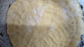 Švestkový koláč v dortové formě