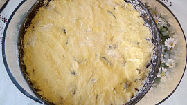 Švestkový koláč v dortové formě