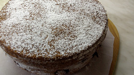 Švestkový koláč v dortové formě