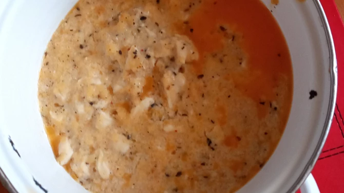 Sýrová omáčka s kuřecím masem k těstovinám