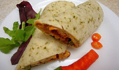 Wrap tortilla s zeleninovo-kuřecí směsí