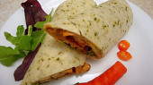 Wrap tortilla s zeleninovo-kuřecí směsí