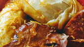 Zelný list po maďarsku (Sarma po maďarsku) (Závitky a maso s klobáskou  na misce)