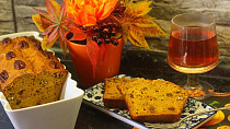 Dýňový chlebíček s pekany, medem a pomerančovou kůrou