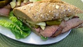Hovězí "à la pastrami " do baget a skvělé okurkové řezy
