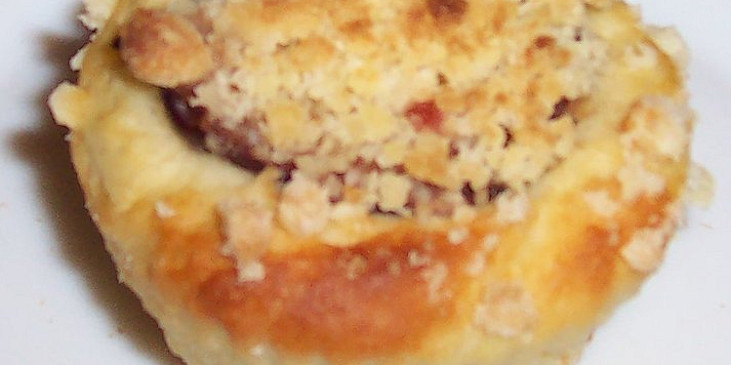 Koláč kynutý litý s ovocem (koláč v muffinkové formičce)