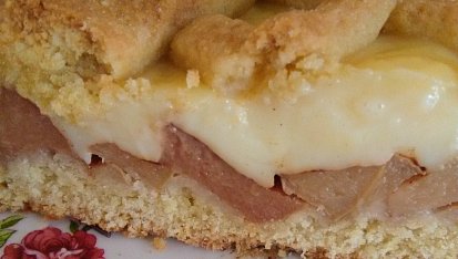 Koláč s kdoulemi a pudinkem