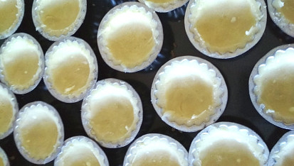 Krémové mini košíčky s nutellou, Košíčky vyplníme těstem