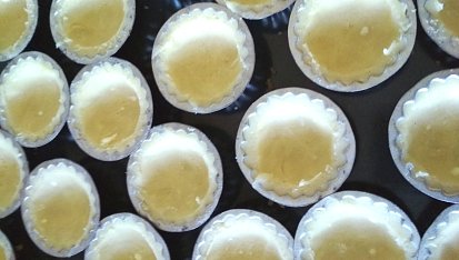 Krémové mini košíčky s nutellou, Košíčky vyplníme těstem