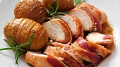 Kuřecí prsa pečená s bramborami na soli