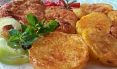 Kuřecí řízky dopékané na bramborách