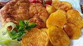Kuřecí řízky dopékané na bramborách