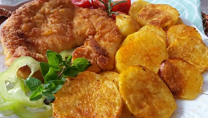 Kuřecí řízky dopékané na bramborách