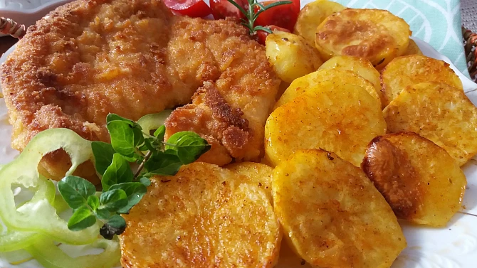 Kuřecí řízky dopékané na bramborách