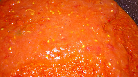 Pasta z kozích rohů na topinky, maso a dochucení jídla