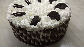 Šlehačkový nadýchaný dort