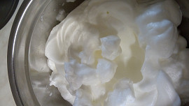 Šlehačkový nadýchaný dort