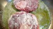 Telecí ossobuco se šafránovým rizotem