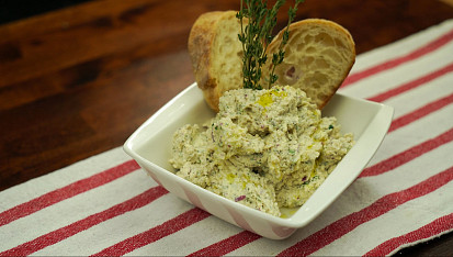 Tofu-kešu "tvarohová" pomazánka s bylinkami