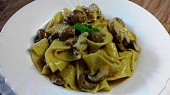 Trottole s hříbkovo-parmezánovou omáčkou