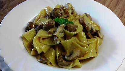 Trottole s hříbkovo-parmezánovou omáčkou