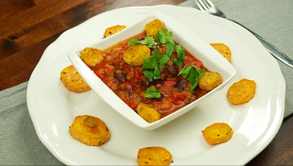 Vegetariánské chilli s pečenými batáty