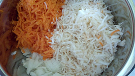 Celerové karbanátky s mrkví a Nivou