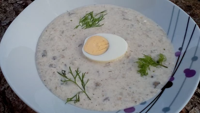 Chlebová smetanová polévka s houbami a koprem